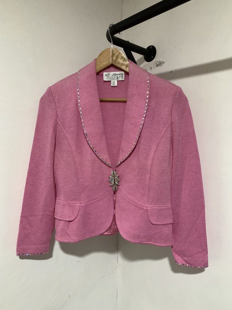 St John by Marie Gray Tweed Jacket (Category: Coats, Jackets and Outerwear) located in Pasig City. Submitted by thealley18official (Listing ID 1441373099, Image 1). Description: St. John by Marie Gray Tweed Blazer/Jacket Size 2 on Tag fits XS-Small Archival Piece Excellent Condition ₱1,499.00 Meet Up QC/Pasig Lalamove/LBC/J&T.
