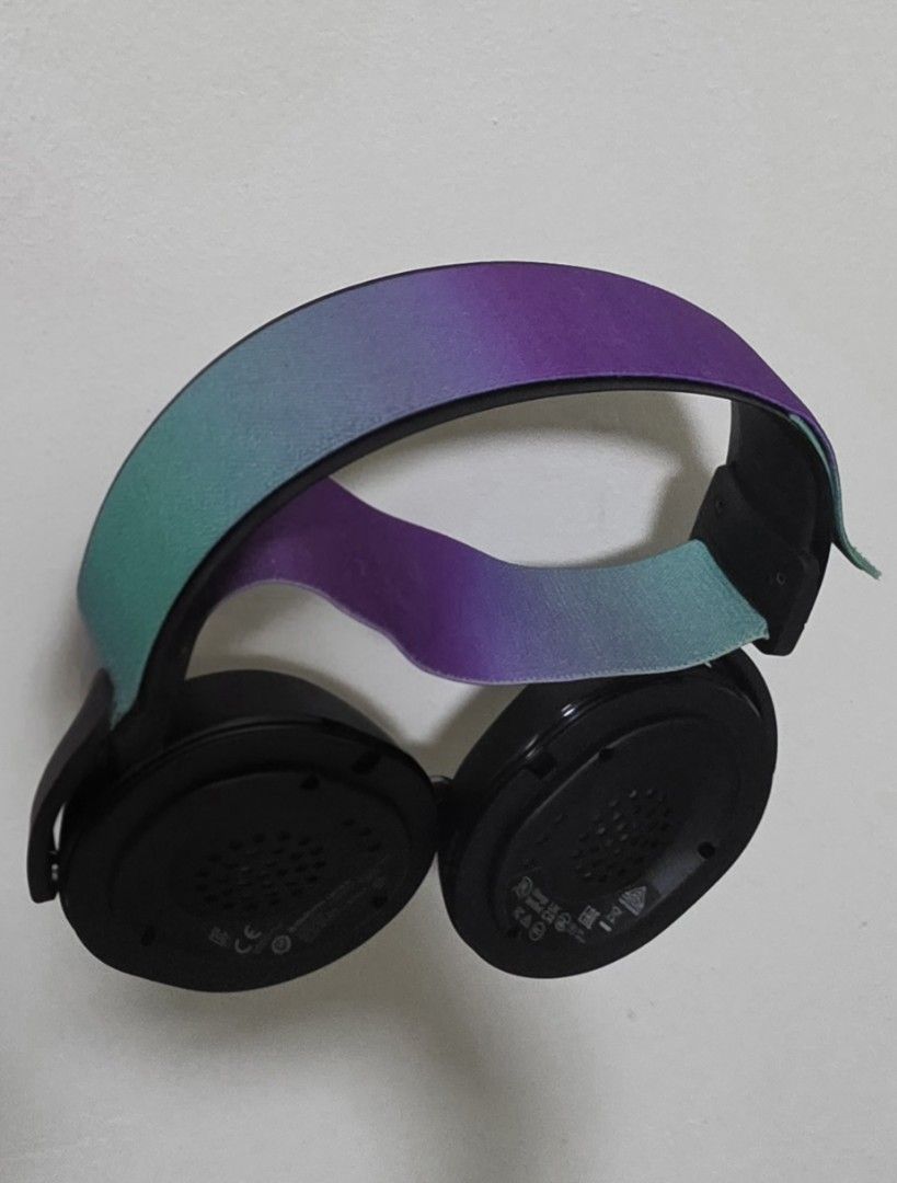 SteelSeries Arctis 7+ Wireless Gaming Headset (Category: Headphones & Headsets) located in Singapore. Submitted by its.damuu (Listing ID 1441293095, Image 3). Description: SteelSeries Arctis 7+ wireless gaming headset. Long-lasting battery, great mic, works on PC, PS5/PS4, Switch, and mobile. Includes a new stylish gradient headband and new ear pads .