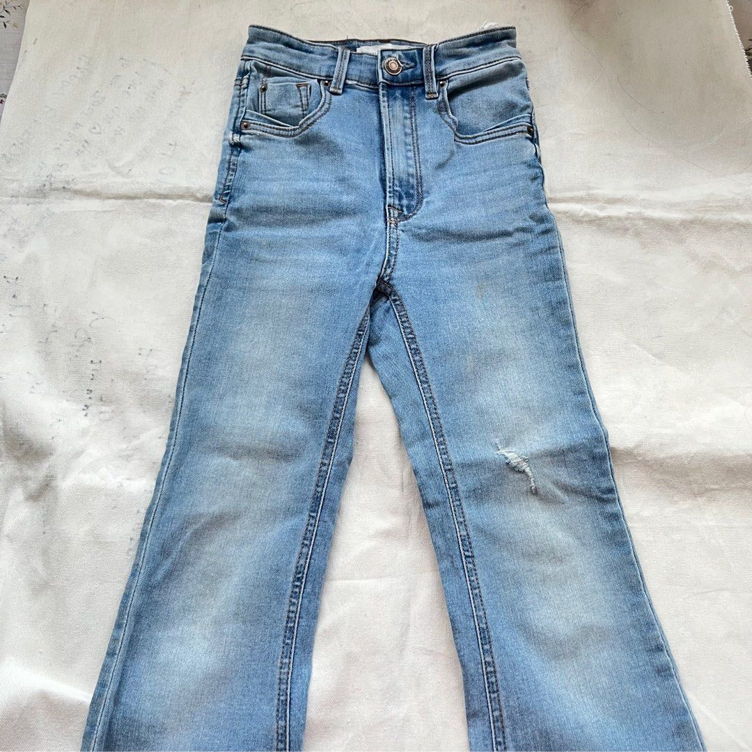 Stradivarius Petite Flared Denim High Waist (Category: Jeans) located in Cebu City. Submitted by theeeeclutters (Listing ID 1441359674, Image 2). Description: For mga 5’2 below (near ankle for 5’2 above) For around waist 22-24.