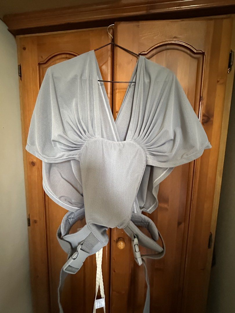 Sunveno baby wrap (Category: Carriers & Slings) located in General Trias. Submitted by nursedionne (Listing ID 1441178199, Image 3). Description: Market price is 1650 Selling low No stain or whatsoever .