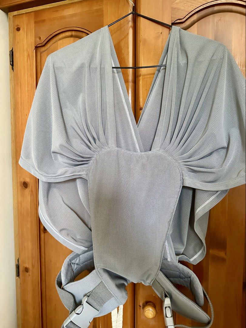 Sunveno baby wrap (Category: Carriers & Slings) located in General Trias. Submitted by nursedionne (Listing ID 1441178199, Image 2). Description: Market price is 1650 Selling low No stain or whatsoever .