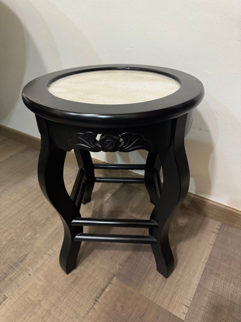 Table and chair470361480784128003