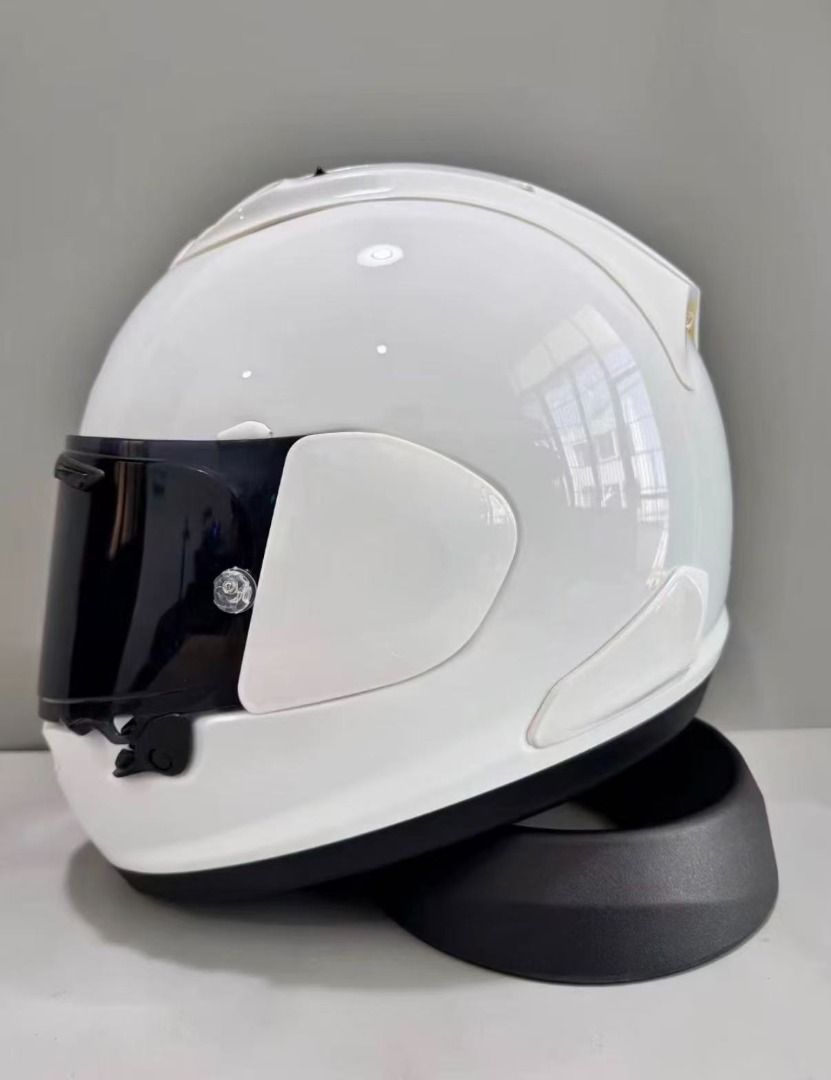 The Arai RX-7X bright white full-face helmet comes standard with a clear visor, double D-rings, and closable vents. It offers comfortable wear and ensures safety. (Category: Motorcycle Accessories) located in Singapore. Submitted by sg_vela_professional_seller (Listing ID 1441210946, Image 3). Description: .