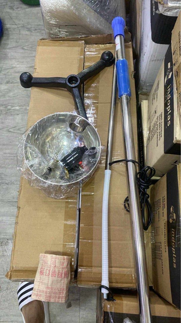 Thermal Light Stand with Wheels (Category: Medical Supplies & Tools) located in Manila. Submitted by patletsgo (Listing ID 1441356608, Image 2). Description: thermal light stand - new. not used. only tested..