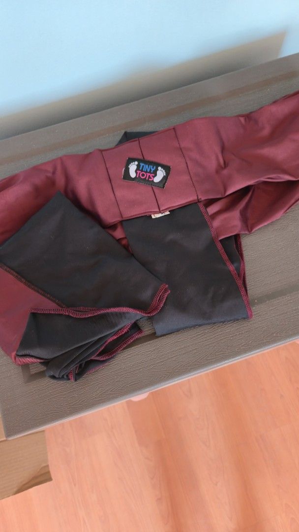 Tiny Tots Baby Carrier Sling Wrap (Category: Carriers & Slings) located in Manila. Submitted by llcd_declutters (Listing ID 1441223766, Image 2). Description: - Maroon and grey baby carrier - Soft and comfortable fabric for baby and parent - Easy to adjust and secure - Perfect for hands-free carrying - Brand: Tiny Tots.