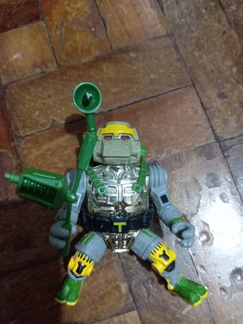 TMNT Metal head (Category: Figurines & Statues) located in Manila. Submitted by johnhunte48138 (Listing ID 1441218534, Image 1). Description: 💯 Complete as is .