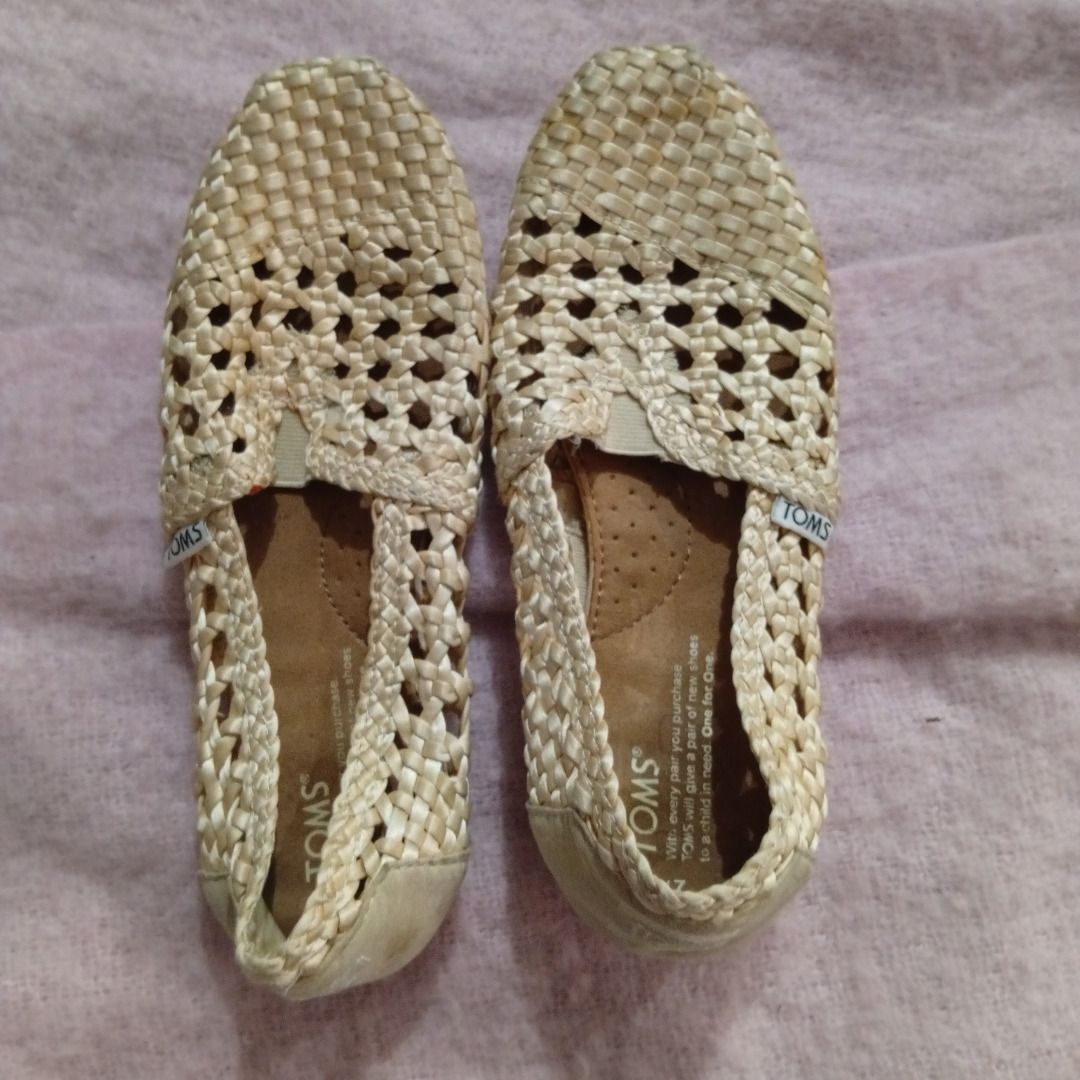 TOMS Beige Flats Shoes (7) (Category: Flats & Sandals) located in Las Pinas. Submitted by sankyu.shop (Listing ID 1441257774, Image 1). Description: Price as posted already What you see is what you get. Location: Las Piñas City, Metro Manila Payment: GCash.