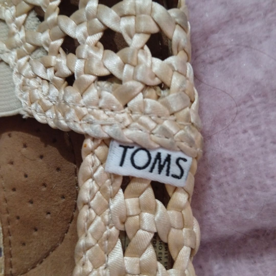 TOMS Beige Flats Shoes (7) (Category: Flats & Sandals) located in Las Pinas. Submitted by sankyu.shop (Listing ID 1441257774, Image 2). Description: Price as posted already What you see is what you get. Location: Las Piñas City, Metro Manila Payment: GCash.