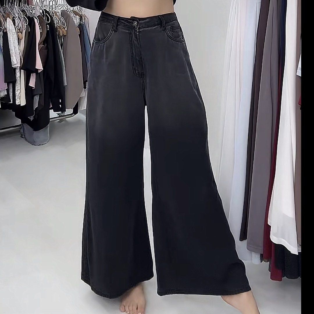 *TPZ* CLASSIC (PETITE) BASIC TENCEL JEANS (Category: Jeans & Leggings) located in Singapore. Submitted by yomamasofat (Listing ID 1441225240, Image 1). Description: ❌ NO NEGOS ❌ NO TRADES ✅ +$2 for tracked mail BNWOT SIZE XL *TPZ* CLASSIC (PETITE) BASIC TENCEL JEANS IN BLACK WASH .