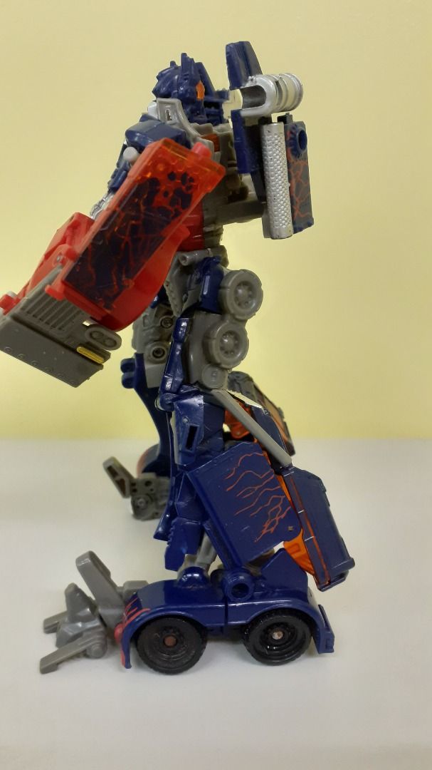 transformers optimus prime robot (Category: Action & Battle Toys) located in Quezon City. Submitted by snakeeyes1873820201 (Listing ID 1441234979, Image 3). Description: FS: TRANSFORMERS optimus prime, see pic for issues wysiwyg.