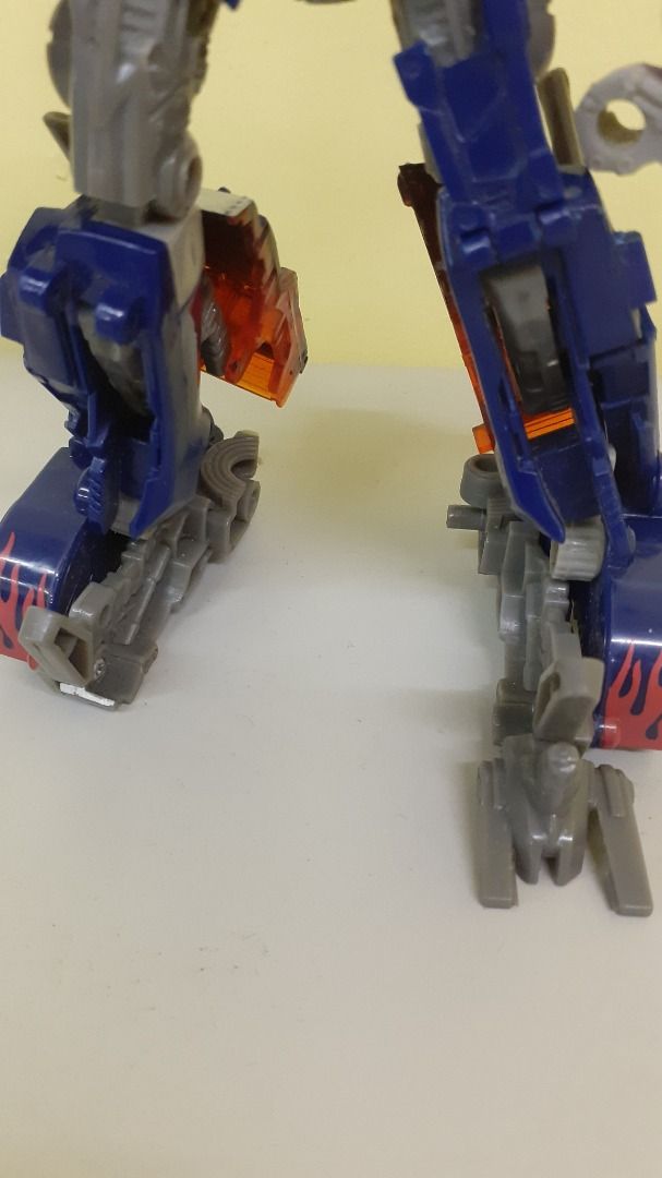 transformers optimus prime robot (Category: Action & Battle Toys) located in Quezon City. Submitted by snakeeyes1873820201 (Listing ID 1441234979, Image 2). Description: FS: TRANSFORMERS optimus prime, see pic for issues wysiwyg.