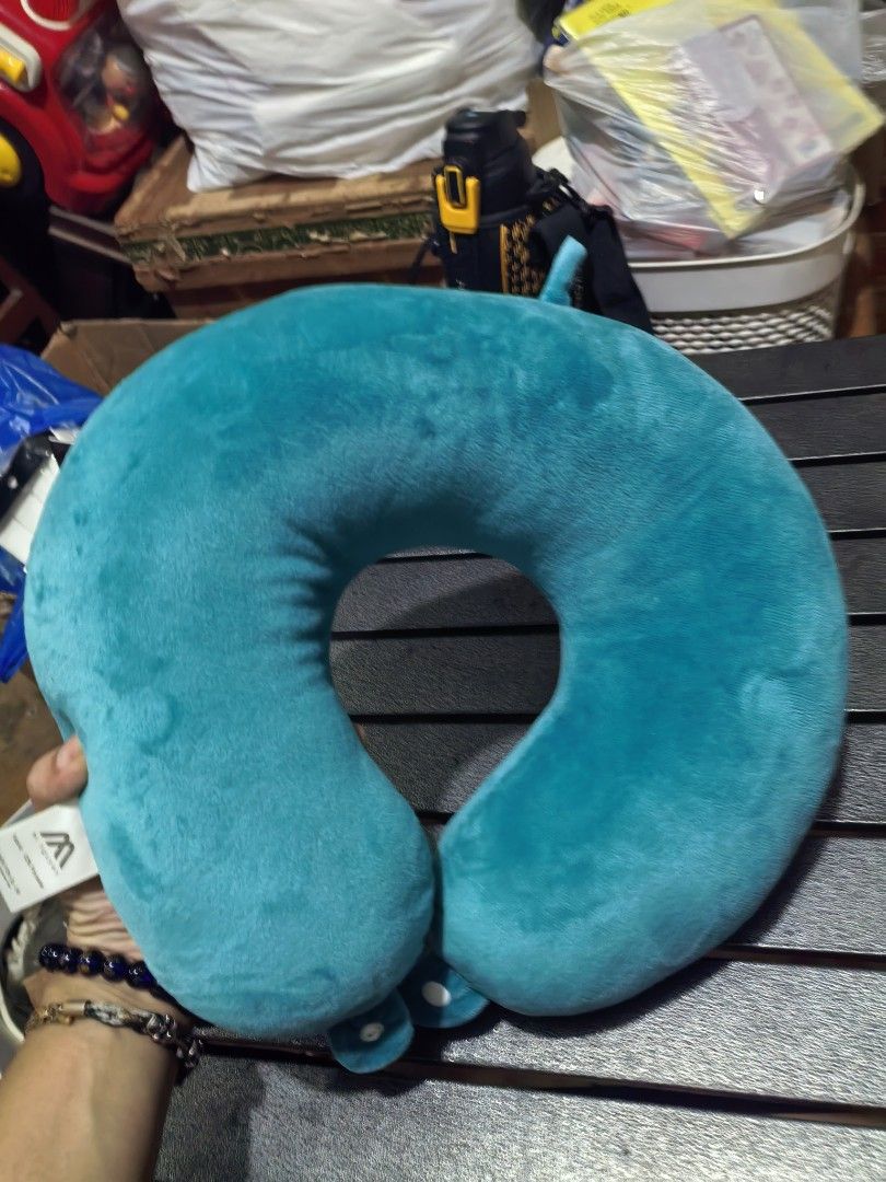 Travel Neck Pillow (Category: Travel Essentials & Accessories) located in Cebu City. Submitted by dudes_villanueva (Listing ID 1441186238, Image 3). Description: Travel Neck Pillow Brand: Mi Nguyen Like New 📌 In excellent condition..