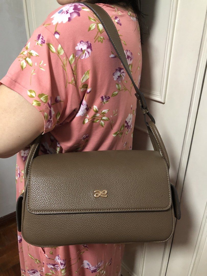 Treasure bag (brown) little bunny (Category: Shoulder Bags) located in Pasay City. Submitted by jennelle_shop (Listing ID 1441223643, Image 1). Description: .