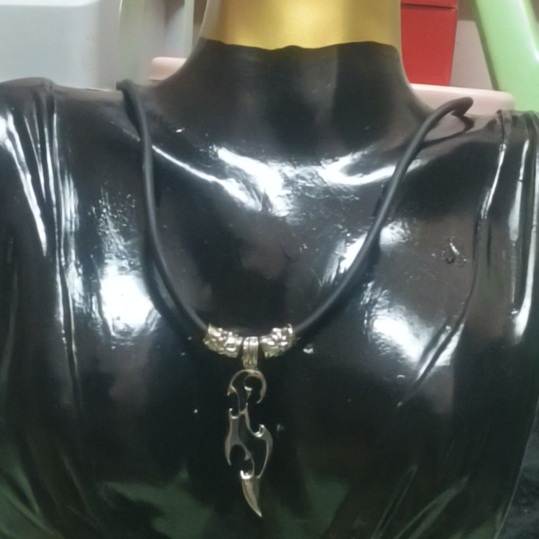 Tribal Flame Pendant Necklace (Category: Necklaces) located in Manila. Submitted by du_1661 (Listing ID 1441316142, Image 1). Description: .