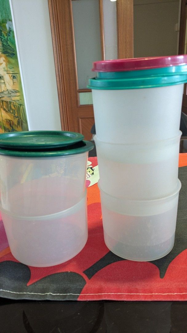 Tupperware containers470221529526446080