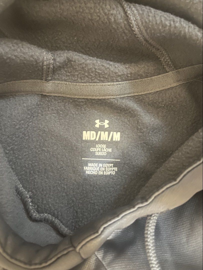Under Armour Grey Hoodie MD/M (Category: Coats, Jackets and Outerwear) located in San Fernando. Submitted by nathan_pasahol (Listing ID 1441350952, Image 3). Description: - Grey Under Armour hoodie - Size: Medium - Features Under Armour logo on front - Made in Egypt - Perfect for casual wear or workouts.