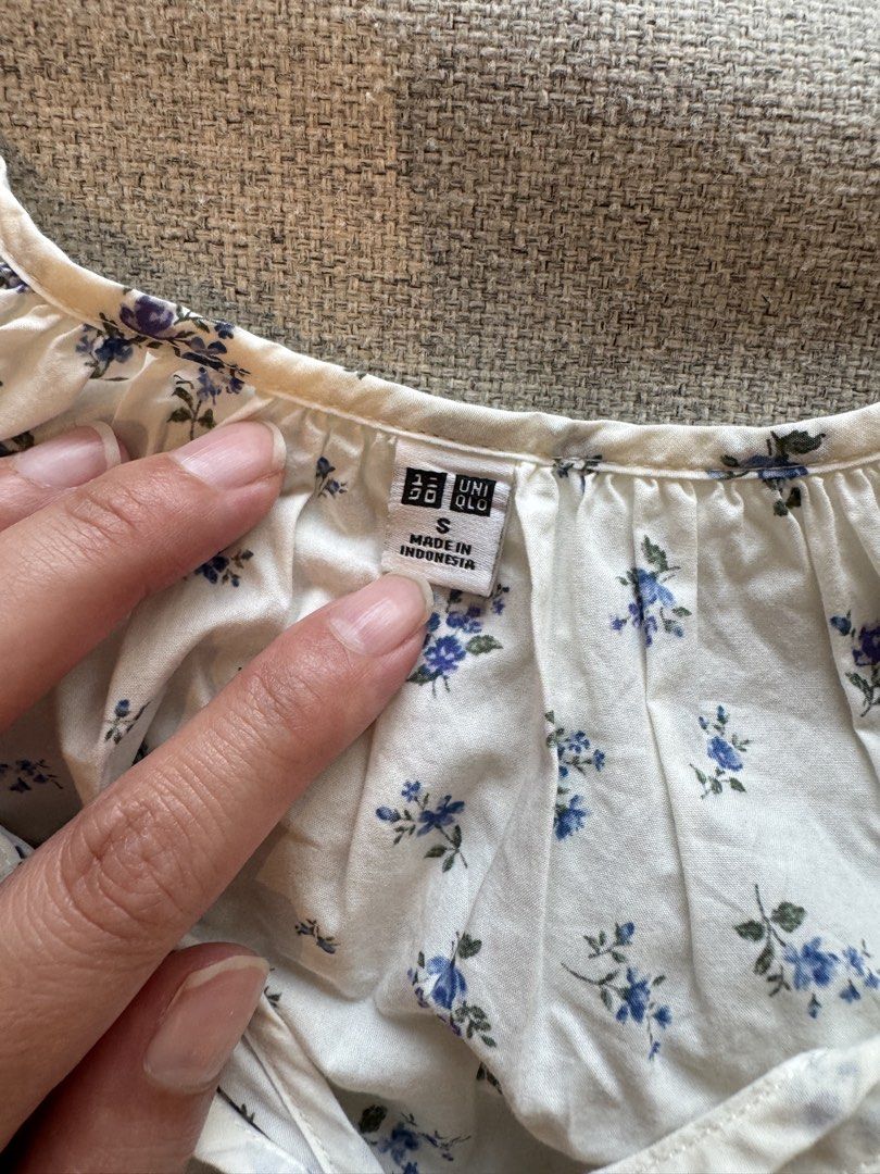 Uniqlo Floral Blouse (Category: Blouses) located in Makati City. Submitted by sabmi (Listing ID 1441253540, Image 3). Description: Cute summer top, can adjust ties in front Never worn, just washed .