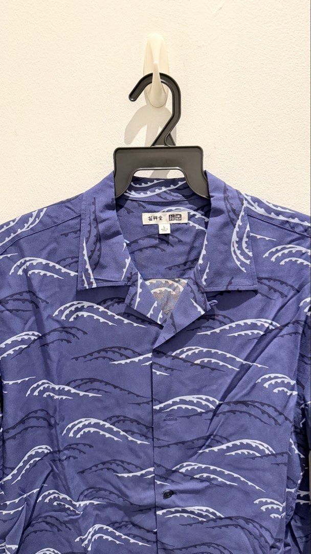 Uniqlo Short Sleeve Shirt - Blue Wave Pattern (Category: Tshirts & Polo Shirts) located in Singapore. Submitted by letsdeclutt (Listing ID 1441295252, Image 3). Description: - Uniqlo Short Sleeve Button-Up Shirt - Cool Blue Wave Pattern - 100% Rayon Fabric - Relaxed Fit - Size L - Perfect for Casual Wear.