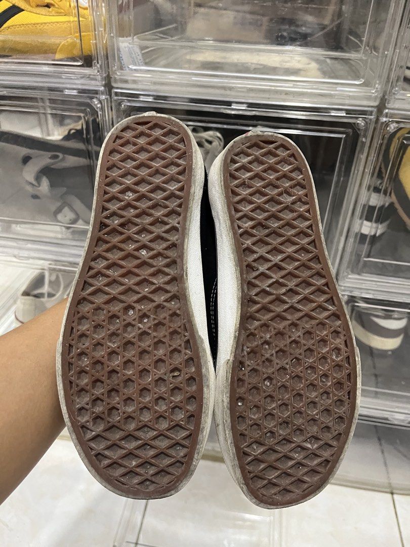 Vans Old Skool Black White Suede Sneakers (Category: Sneakers) located in Taguig. Submitted by lourdesjim44092 (Listing ID 1441328176, Image 2). Description: - Classic black and white Vans Old Skool sneakers - Suede and canvas upper - White laces and signature side stripe - Durable waffle sole - Perfect for everyday style - Shows some signs of wear on inner lining and soles, but still has plenty of life left.