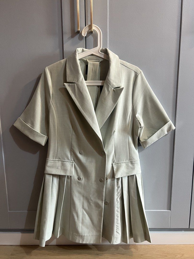 Vero Moda Light Green Dress with SMALL (Category: Dresses) located in Quezon City. Submitted by applemanu (Listing ID 1441264127, Image 1). Description: .