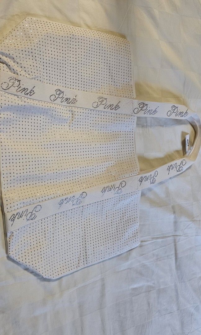 Victorea secret tote bag original (Category: Sling Bags) located in Manila. Submitted by amandaadamstone (Listing ID 1441199022, Image 3). Description: i sell this victorea secret tote bag because i dont need it , never use , this from usa , and free 3 small booklet.