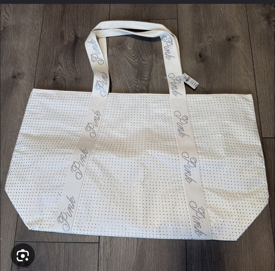 Victorea secret tote bag original (Category: Sling Bags) located in Manila. Submitted by amandaadamstone (Listing ID 1441199022, Image 2). Description: i sell this victorea secret tote bag because i dont need it , never use , this from usa , and free 3 small booklet.
