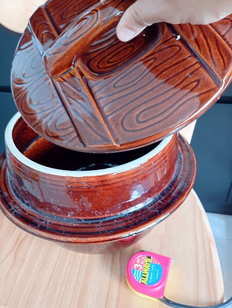 Vintage Brown Ceramic Pot with Lid470086167970467841