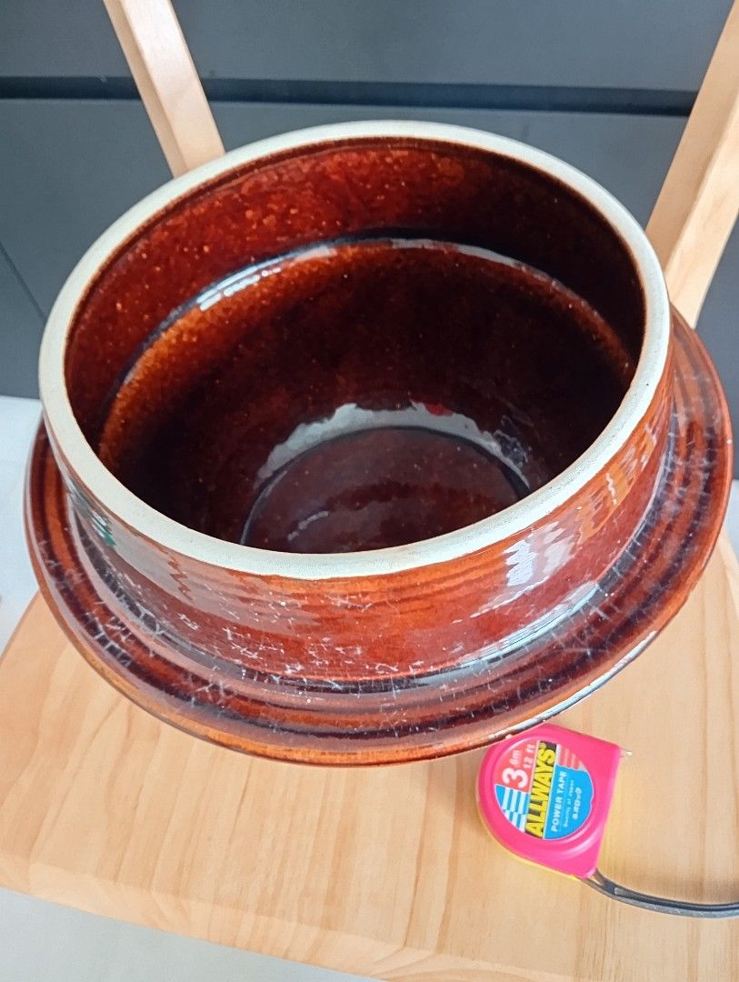 Vintage Brown Ceramic Pot with Lid470086167970467844