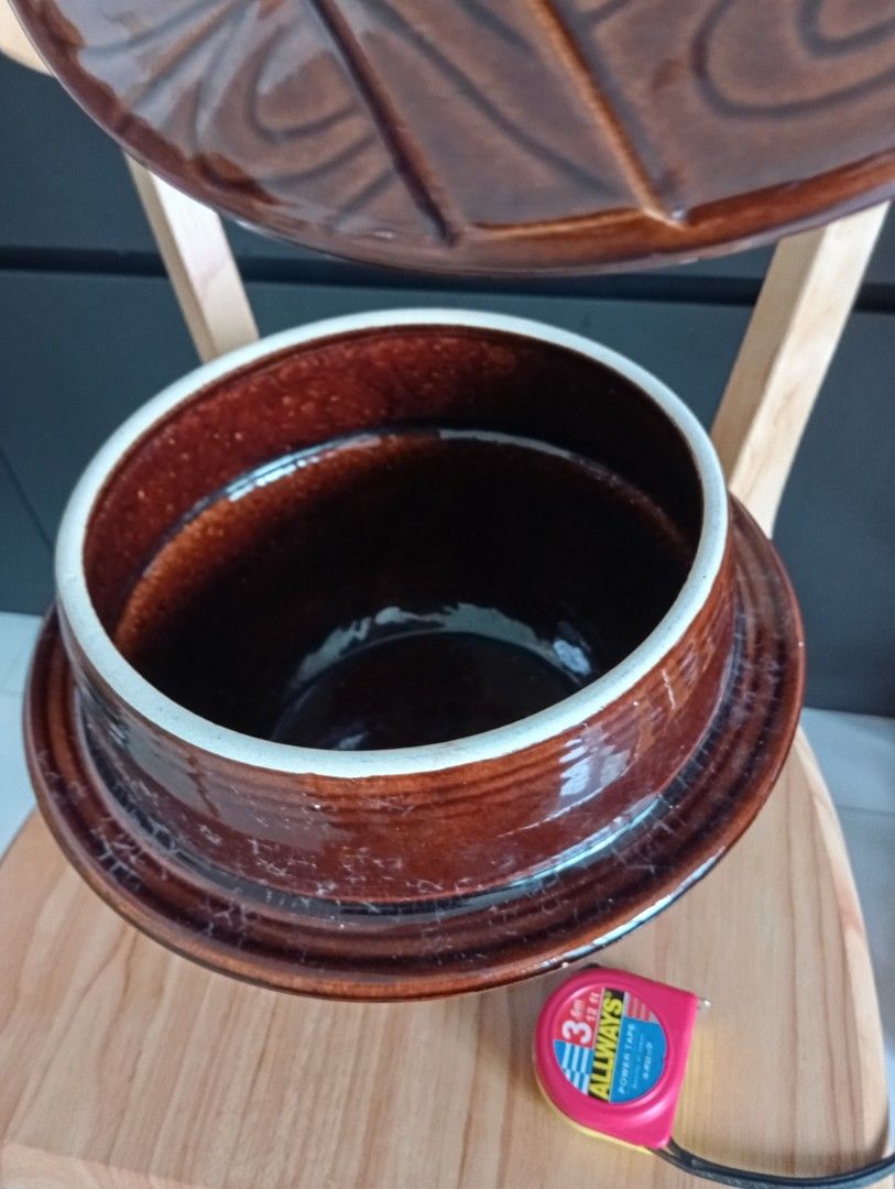 Vintage Brown Ceramic Pot with Lid470086167970467842