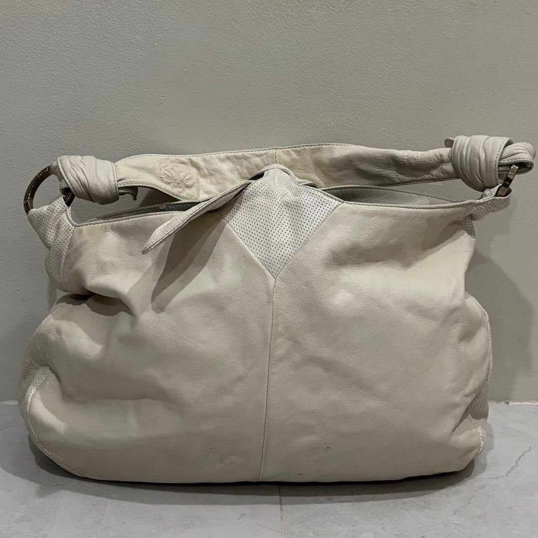 Vintage loewe top handle bag (Category: Luxury Bags & Wallets) located in Cebu City. Submitted by florianmiral (Listing ID 1441277861, Image 3). Description: Vintage loewe top handle bag Very good condition due to its age Sign of usage but still presentable and wearable .