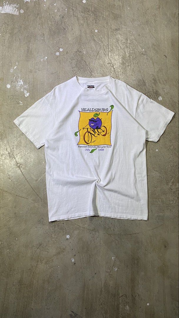 Vintage Tee (Category: Tshirts & Polo Shirts ) located in Cavite. Submitted by thriftelsewear (Listing ID 1441358348, Image 2). Description: Vtg Random Tee Flaw: Fits: L Width: 19 Length: 27 M: 249.