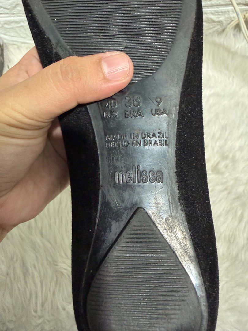 Viviene (Category: Sneakers & Footwear) located in Mati. Submitted by michjake1009 (Listing ID 1441375213, Image 3). Description: In very good condition.