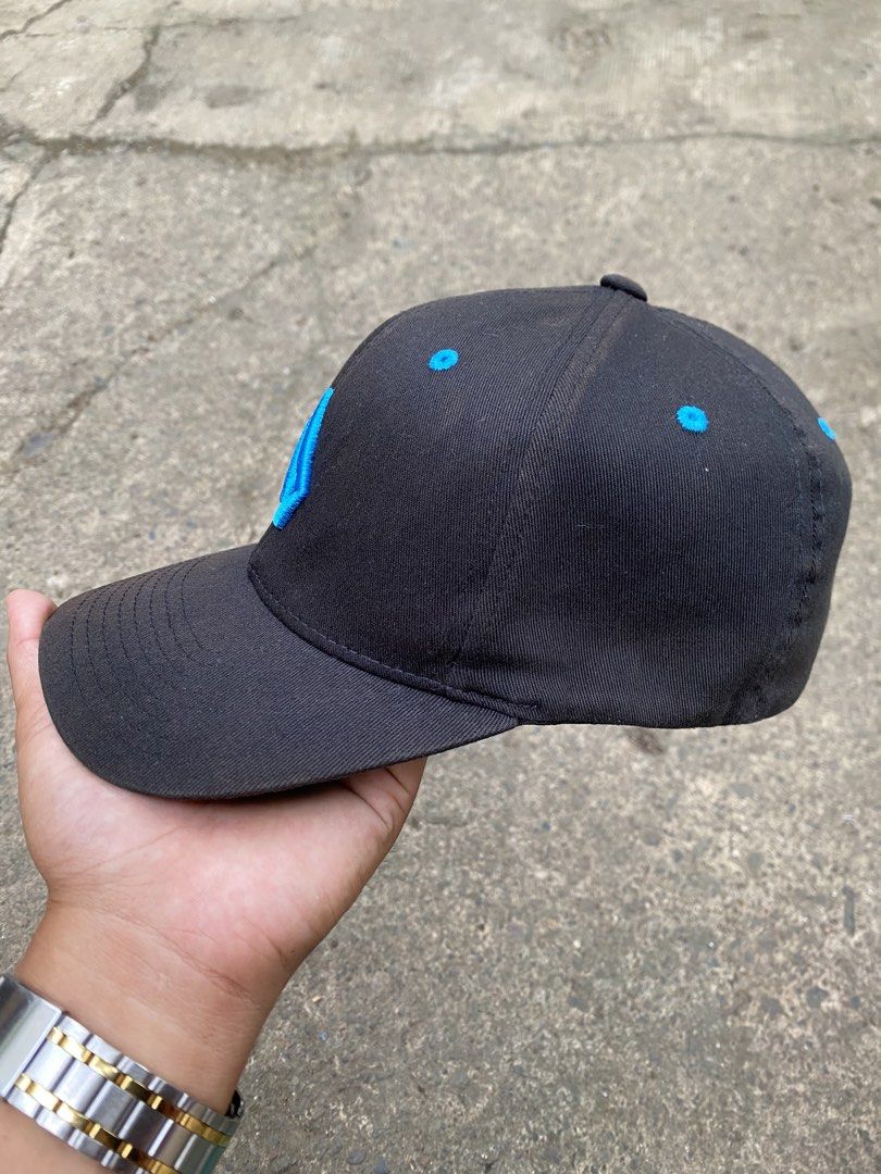 Volcom Flexfit Cap Black Blue Logo Size L-XL (Category: Caps & Hats) located in Puerto Princesa. Submitted by earlpogitrhift (Listing ID 1441334725, Image 2). Description: - Black Volcom cap - Blue logo and accents - Flexfit design for comfort - Size L-XL - Great for everyday wear - Shows some signs of use, but still in good shape.