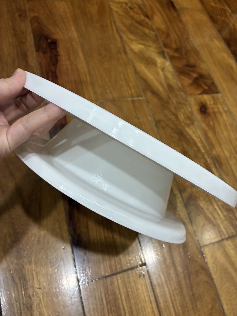 White Cake Decorating Turntable Stand (Category: Bakeware) located in Quezon City. Submitted by anolymous (Listing ID 1441328127, Image 1). Description: Detail: doesn’t turn properly Feel free to message me for more photos or details :).