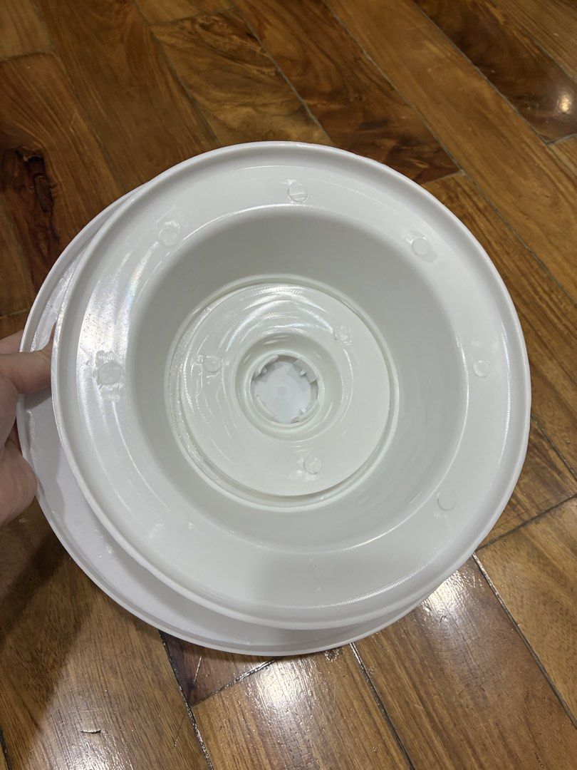 White Cake Decorating Turntable Stand (Category: Bakeware) located in Quezon City. Submitted by anolymous (Listing ID 1441328127, Image 3). Description: Detail: doesn’t turn properly Feel free to message me for more photos or details :).