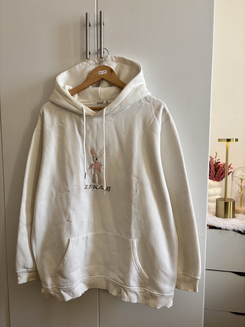 White Heavy-cotton Hoodie (Category: Coats, Jackets and Outerwear) located in Angeles City. Submitted by cartmuse.ph (Listing ID 1441306547, Image 1). Description: Selling my pre-owned hoodie. Size: XL Dimensions: 25 in x 28 in Color rate: Good 8.5/10 Material: Heavy Cotton In good condition.