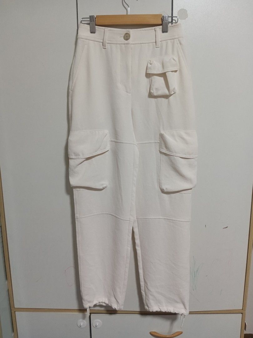 Wilfred Project Cargo Pants in Light Birch size 00 petite (Category: Other Bottoms) located in Taguig. Submitted by nextflip (Listing ID 1441313539, Image 2). Description: excellent condition need wash w25 x L37 leg opening 7.