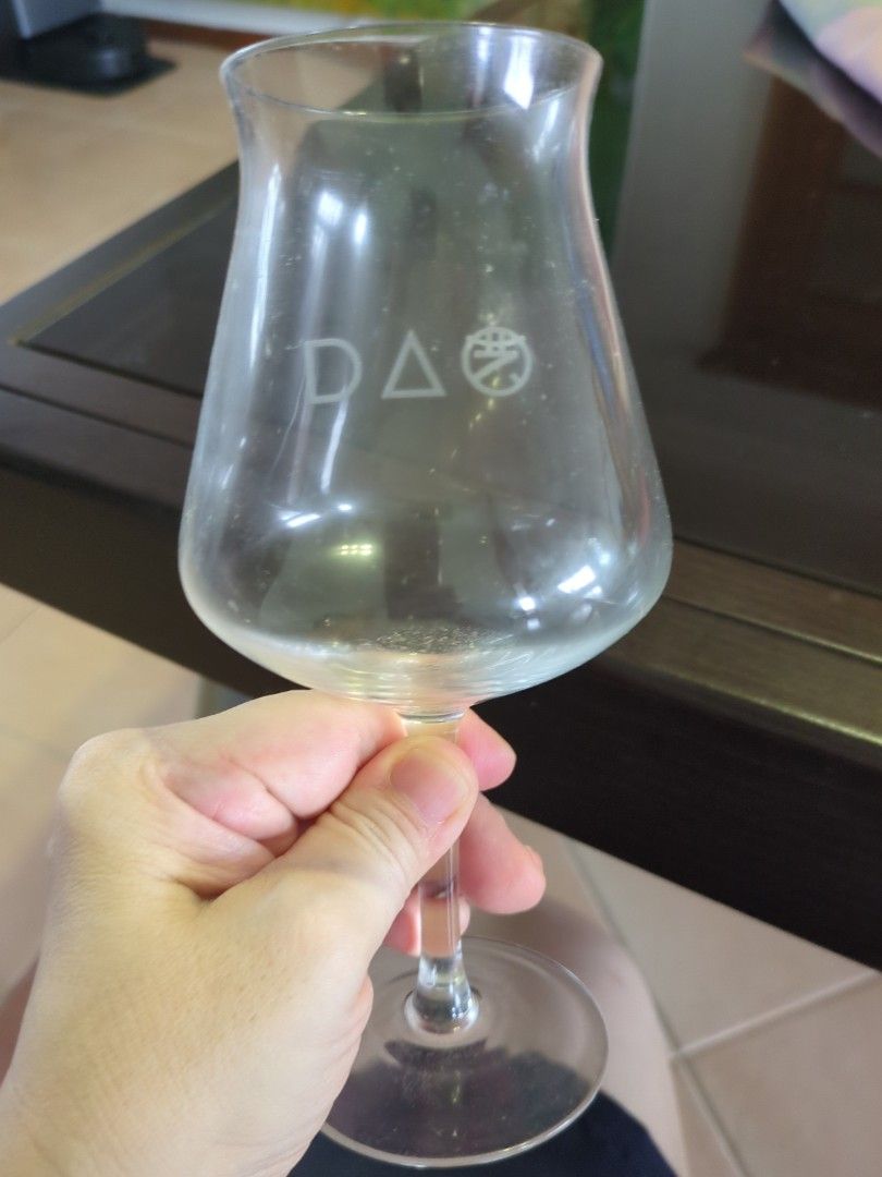 Wine glass/goblet470232477373583360