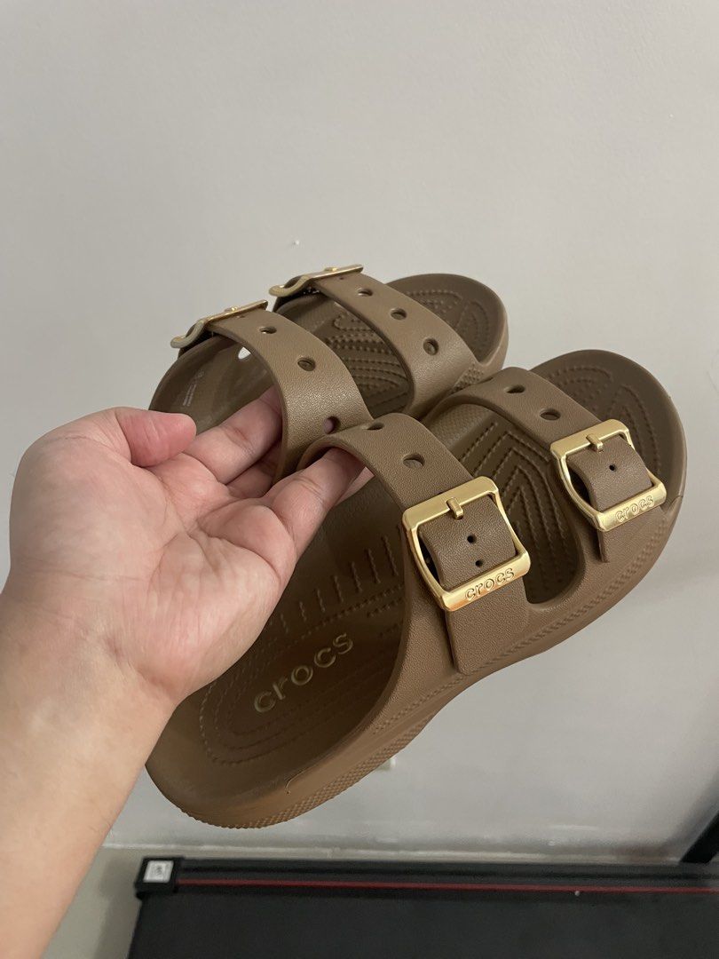 Women crocs sandal (Category: Sandals) located in Manila. Submitted by zeecalsol (Listing ID 1441251787, Image 1). Description: .