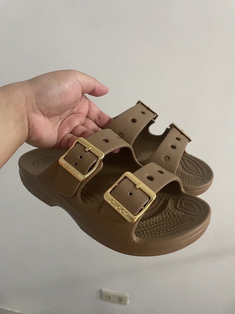 Women crocs sandal (Category: Sandals) located in Manila. Submitted by zeecalsol (Listing ID 1441251787, Image 2). Description: .