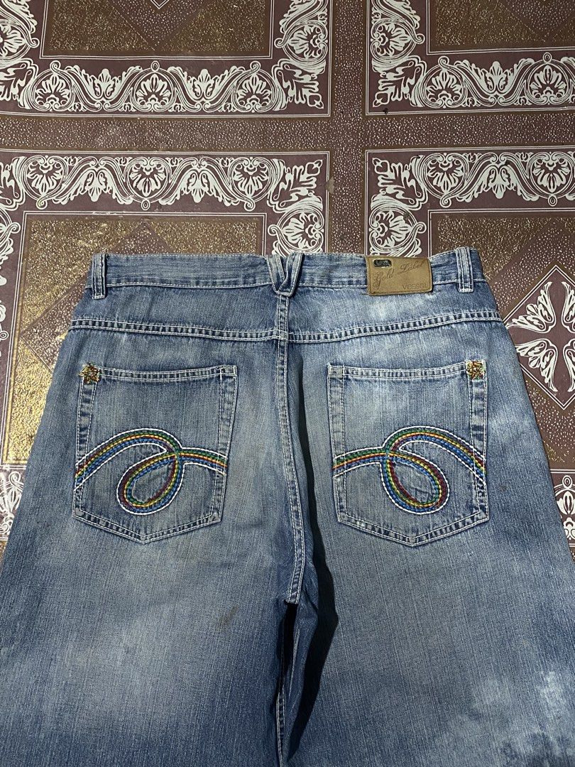 Y2K Gold Label Jorts (Category: Shorts) located in Cavite. Submitted by plankdalooter (Listing ID 1441185799, Image 3). Description: 34 waistline 25 length 12.5 hem need wash psg condi.