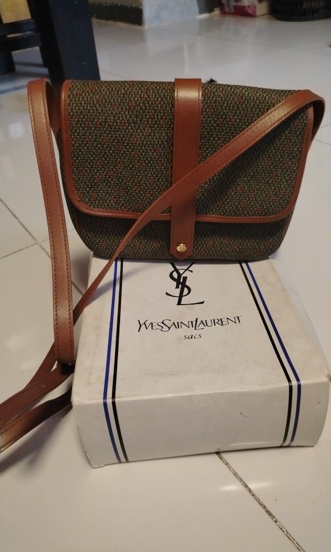 ysl sling bag (Category: Luxury Bags & Wallets) located in Dasmarinas. Submitted by sherylrep18568 (Listing ID 1441284227, Image 1). Description: excellent condition small to medium no flaws.