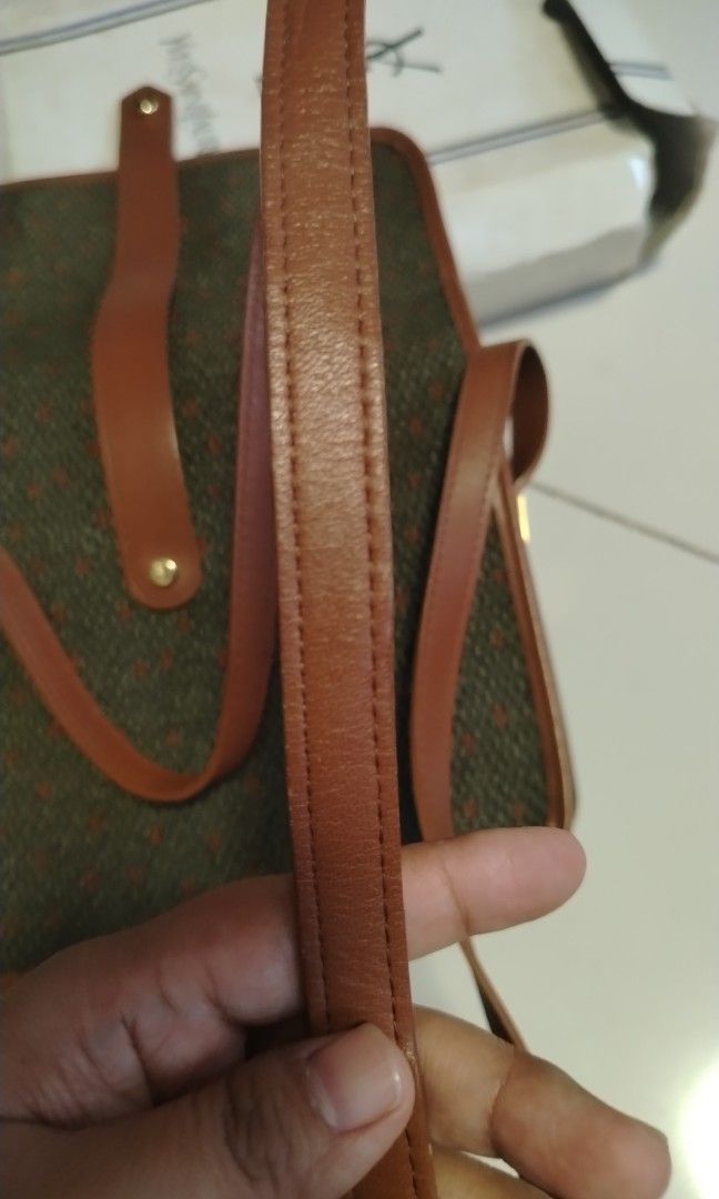 ysl sling bag (Category: Luxury Bags & Wallets) located in Dasmarinas. Submitted by sherylrep18568 (Listing ID 1441284227, Image 3). Description: excellent condition small to medium no flaws.