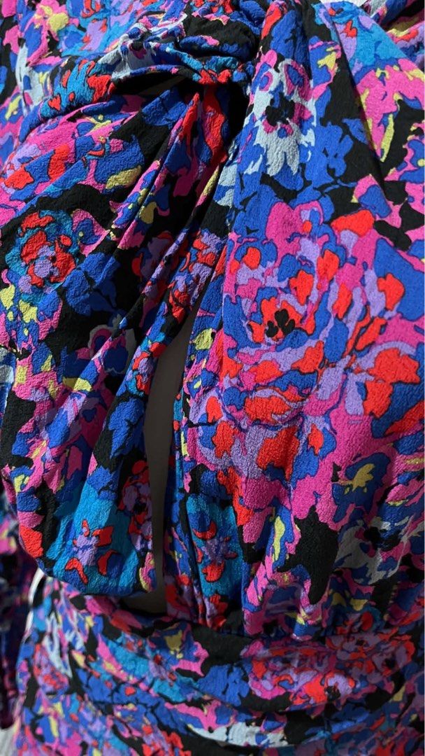 ZARA (medium) floral ruched Dress (Category: Dresses) located in Cagayan de Oro. Submitted by sexydoll.ph (Listing ID 1441250269, Image 2). Description: No asking of measurements! Super ganda pa, used once lang po.