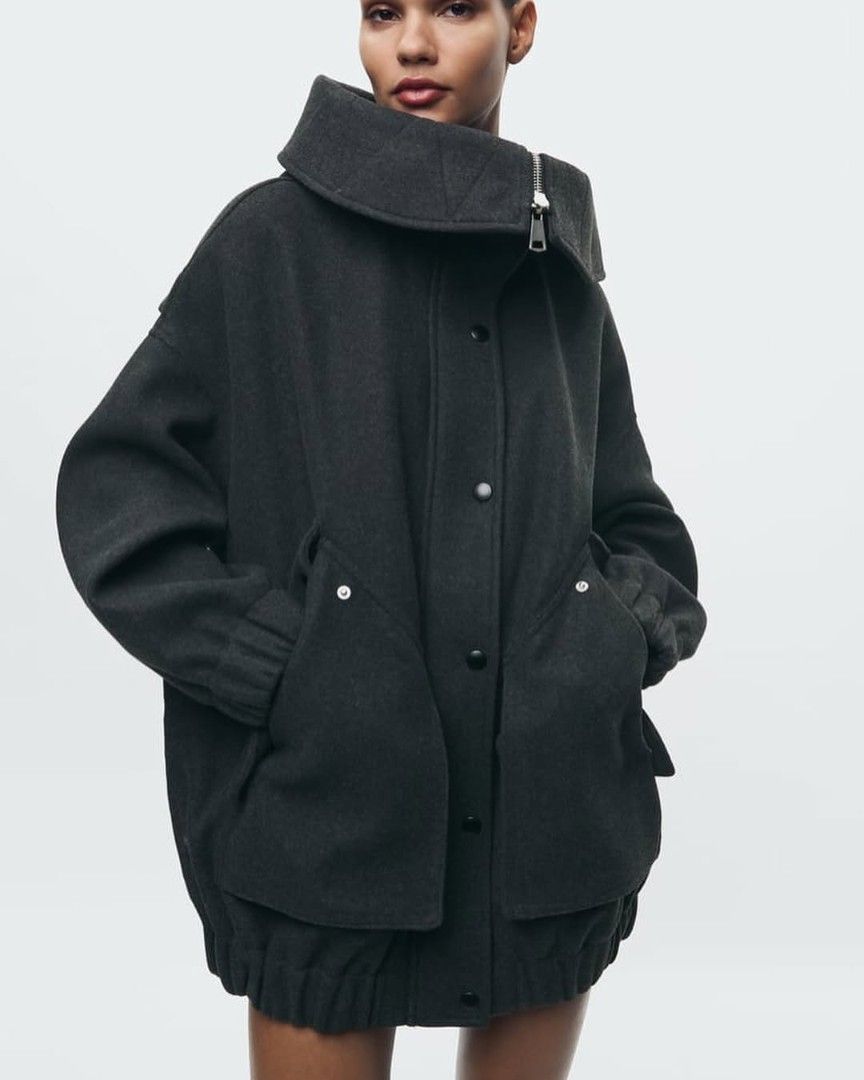 Zara Oversized Hooded Parka (Category: Coats, Jackets and Outerwear) located in Magalang. Submitted by itskate_cc (Listing ID 1441214999, Image 1). Description: Actual size using inches Armpit to Armpit 29 Lenght/29 fittings is XL Excellent Condition Issue: Message if you have any other question about sizing. We do shipping nation wide I'm also open for video call so that you can see the item you 're interested to buy. Courier, DHL, JNT,LBC Mode 