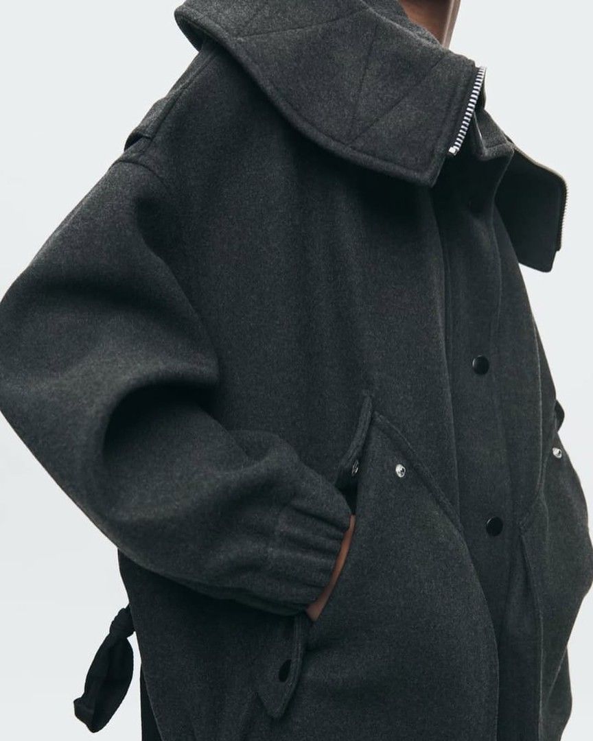 Zara Oversized Hooded Parka (Category: Coats, Jackets and Outerwear) located in Magalang. Submitted by itskate_cc (Listing ID 1441214999, Image 3). Description: Actual size using inches Armpit to Armpit 29 Lenght/29 fittings is XL Excellent Condition Issue: Message if you have any other question about sizing. We do shipping nation wide I'm also open for video call so that you can see the item you 're interested to buy. Courier, DHL, JNT,LBC Mode 