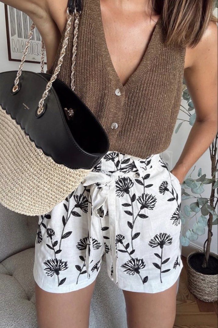 Zara paperbag shorts (Category: Shorts) located in Valenzuela. Submitted by andreaa1 (Listing ID 1441256423, Image 1). Description: .