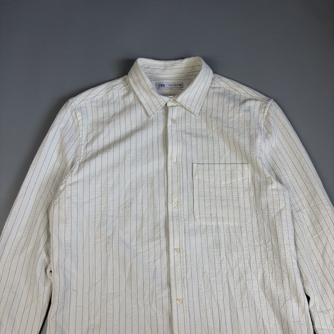 Zara Striped Casual White Button Down Shirt (Category: Formal Shirts) located in Manila. Submitted by yourtherapist_ (Listing ID 1441184632, Image 2). Description: Zara Striped Casual White Button Down Shirt Large Excellent condition 9/10 Width - 22” Length - 28” 850.