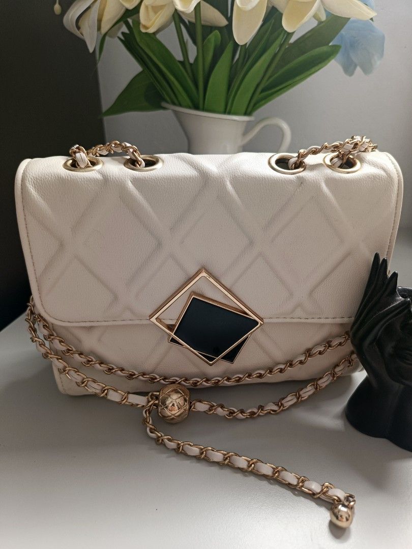 2 way bag (Category: Cross-body Bags) located in Santa Cruz, Pampanga. Submitted by uscanada (Listing ID 1443075637, Image 1). Description: original price : 1400 selling price : 349.