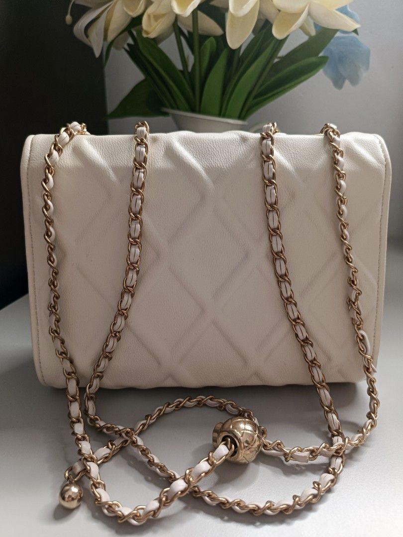 2 way bag (Category: Cross-body Bags) located in Santa Cruz, Pampanga. Submitted by uscanada (Listing ID 1443075637, Image 2). Description: original price : 1400 selling price : 349.